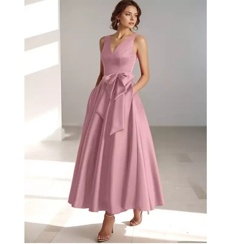 Robe de cocktail midi trapèze plissée en satin à col V pour femme
