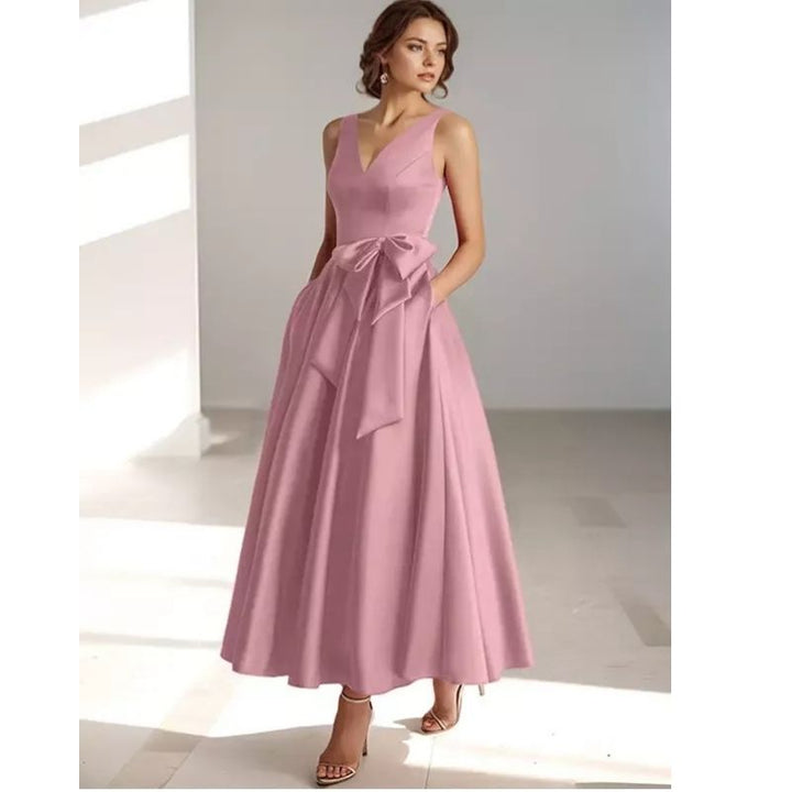 Robe de cocktail midi trapèze plissée en satin à col V pour femme