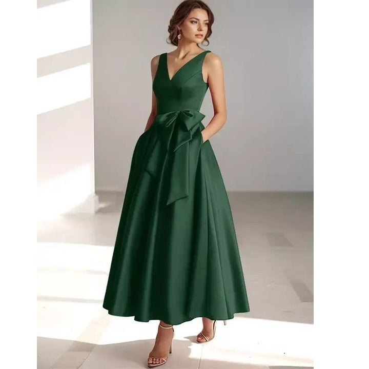 Robe de cocktail midi trapèze plissée en satin à col V pour femme