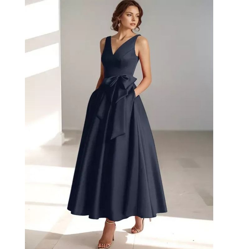 Robe de cocktail midi trapèze plissée en satin à col V pour femme
