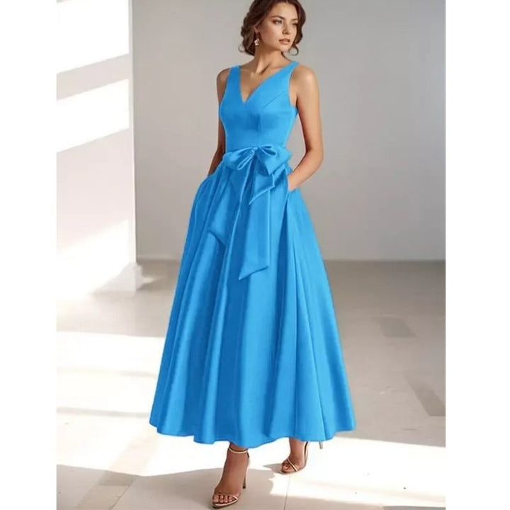 Robe de cocktail midi trapèze plissée en satin à col V pour femme