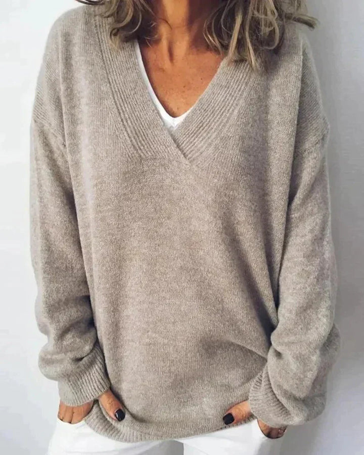 Γυναικείο πλεκτό oversized πουλόβερ με λαιμόκοψη V και χαμηλωμένα μανίκια
