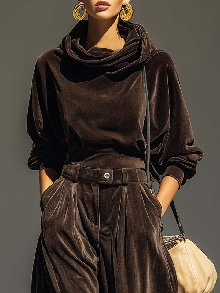Ensemble pour femme composé d’un haut en velours à col bénitier et manches longues et d’un pantalon