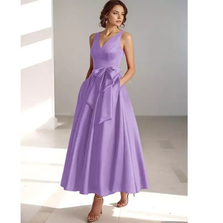 Robe de cocktail midi trapèze plissée en satin à col V pour femme