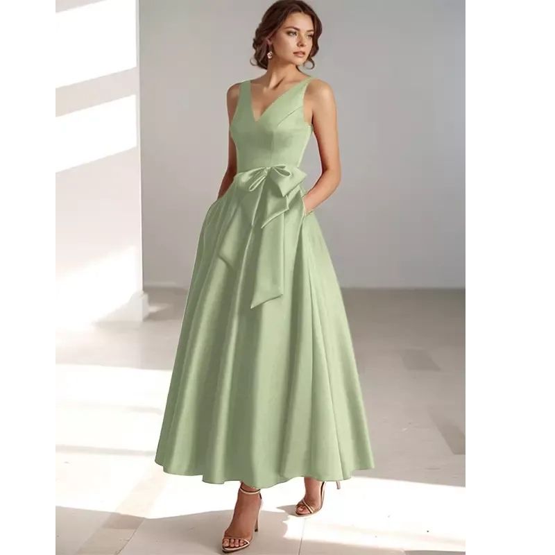 Robe de cocktail midi trapèze plissée en satin à col V pour femme