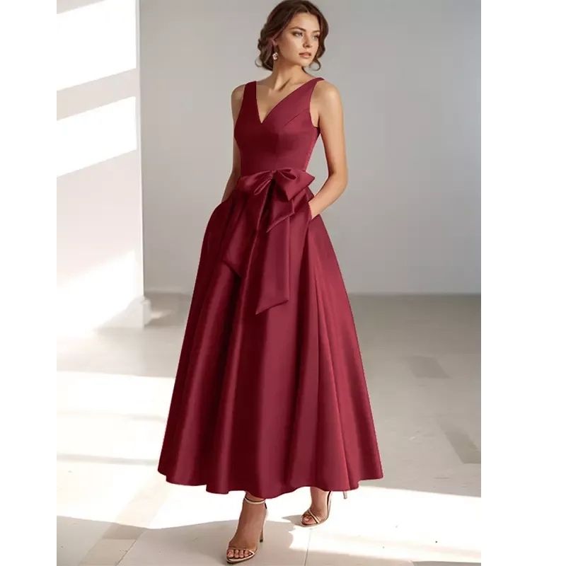 Robe de cocktail midi trapèze plissée en satin à col V pour femme