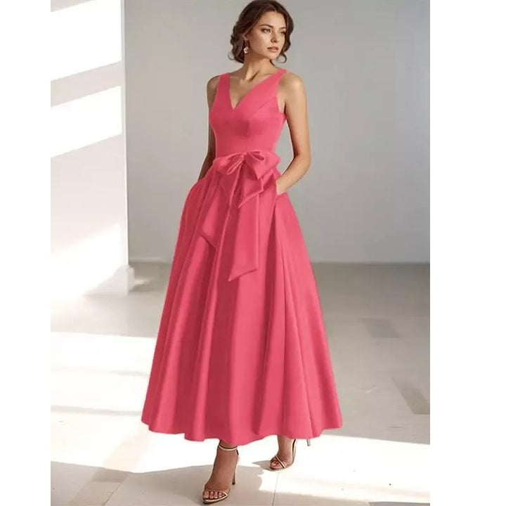Robe de cocktail midi trapèze plissée en satin à col V pour femme