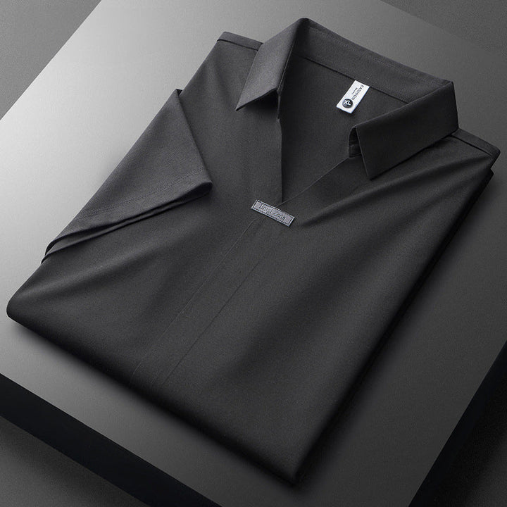 Polo homme en soie glacée, col en V et manches courtes