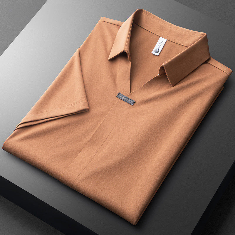 Polo homme en soie glacée, col en V et manches courtes
