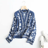 Veste cardigan pour femme en mélange de denim, ornée de broderies florales