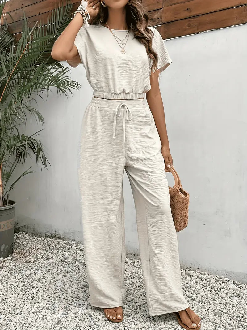 Ensemble pour femme avec crop top à manches courtes en rayonne texturée et pantalon assorti à cordon de serrage