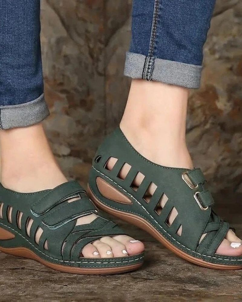 Sandales orthopédiques en cuir pour femmes, à talon compensé bas et bout ouvert avec découpes