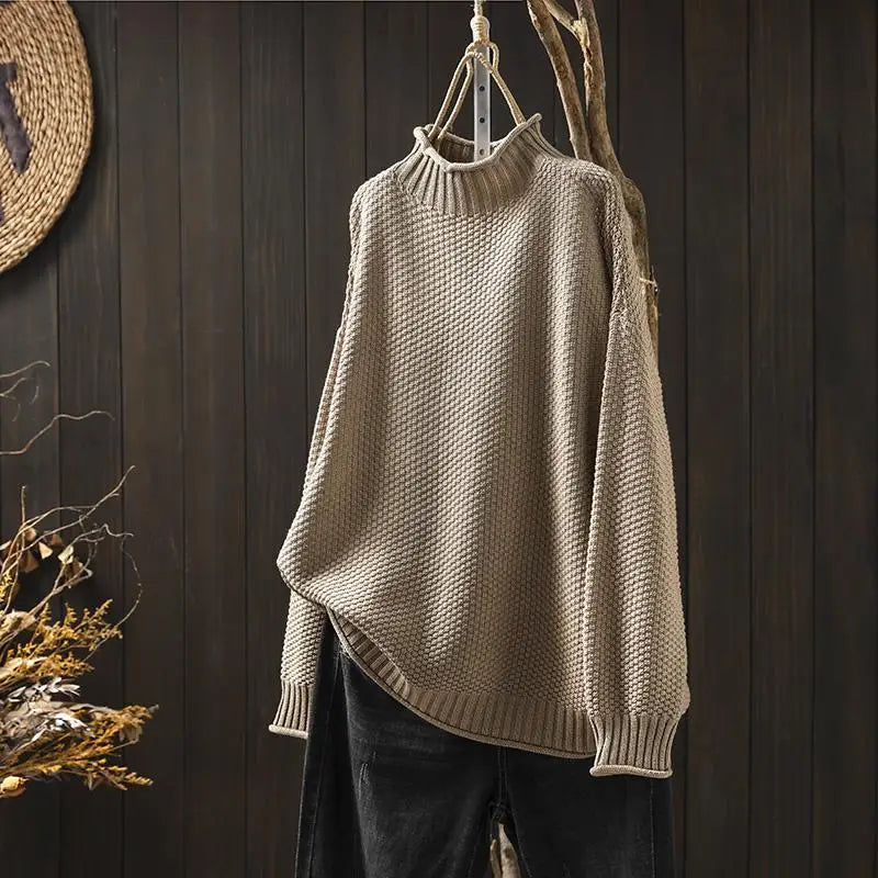 Γυναικείο πλεκτό oversized πουλόβερ με όρθιο γιακά και ασύμμετρο τελείωμα