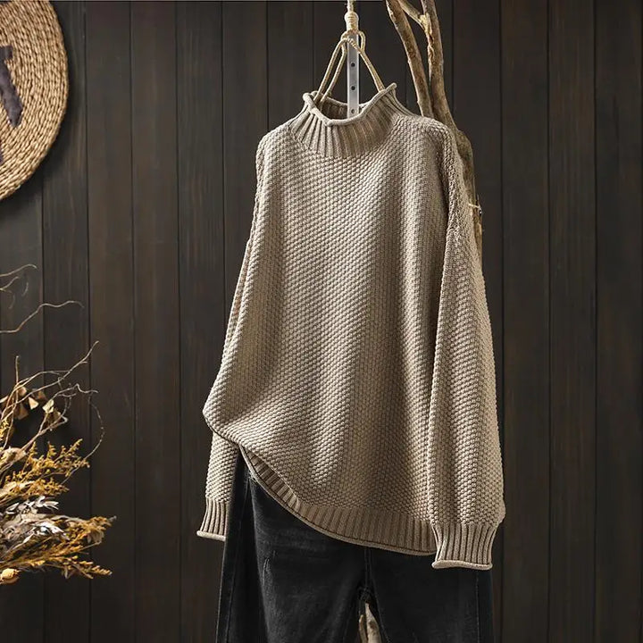 Γυναικείο πλεκτό oversized πουλόβερ με όρθιο γιακά και ασύμμετρο τελείωμα