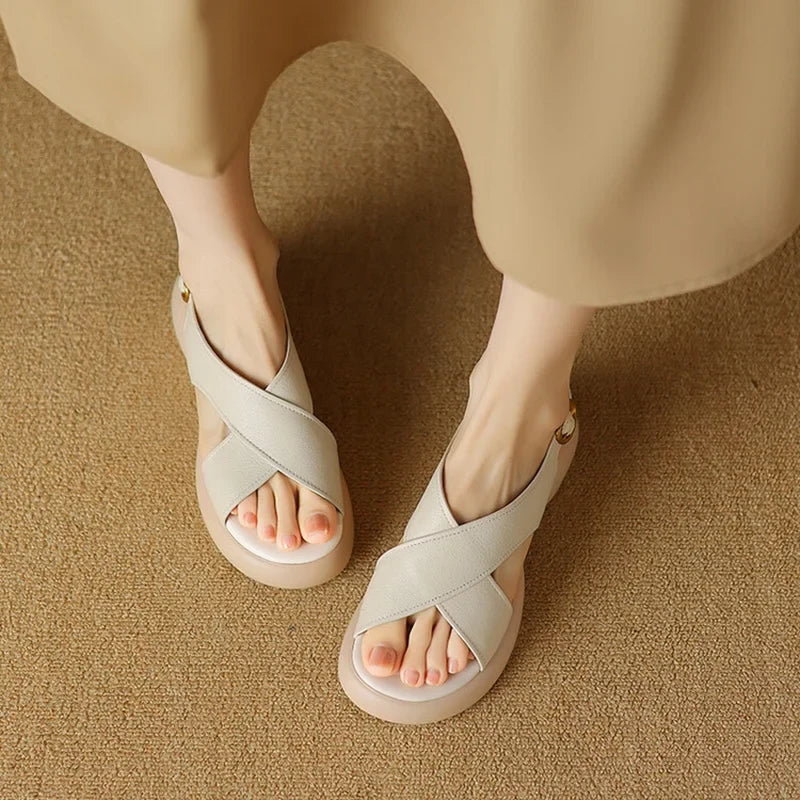 Sandales plates à brides en cuir pour femmes