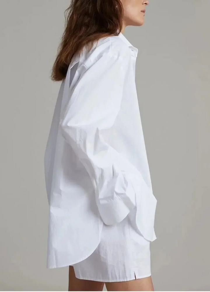 Ensemble trois pièces coordonné composé d'une chemise en lin pour femme, d'un haut et d'un short