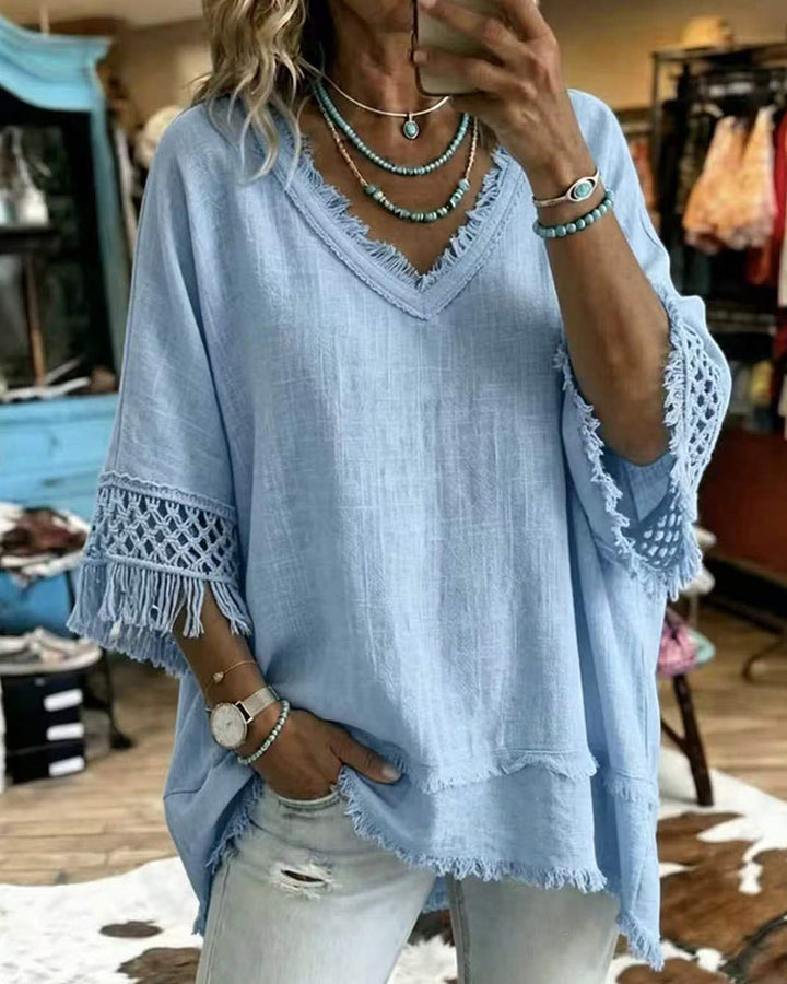 Dámská boho lněná volná halenka s výstřihem do V, háčkovanými detaily a třásňovým lemem