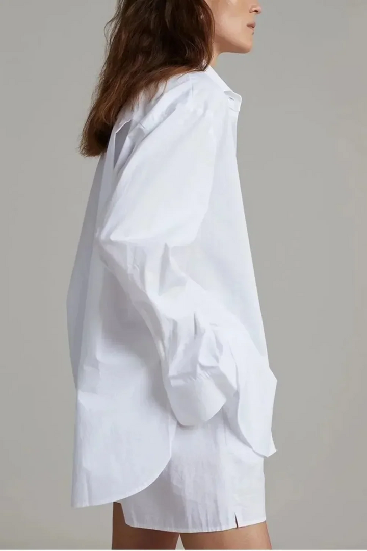 Ensemble trois pièces coordonné composé d'une chemise en lin pour femme, d'un haut et d'un short