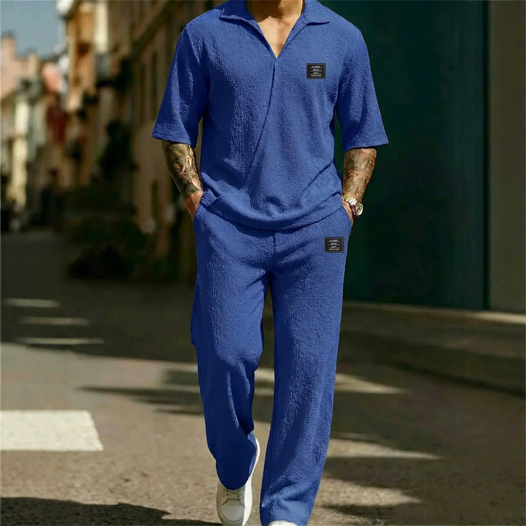 Ensemble assorti pour homme composé d’un polo à manches courtes et d’un pantalon en maille gaufrée