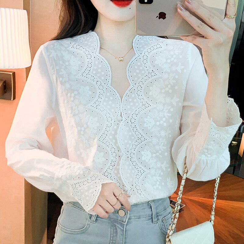 Blouse en lin brodée pour femme, à col en V et manches longues
