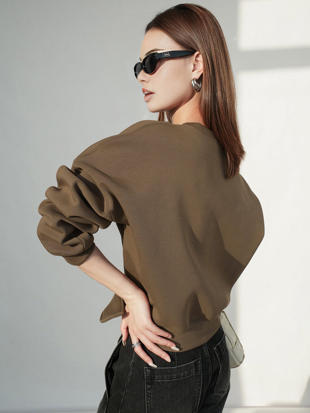 Dámský pletený svetr s páskem a dlouhými rukávy