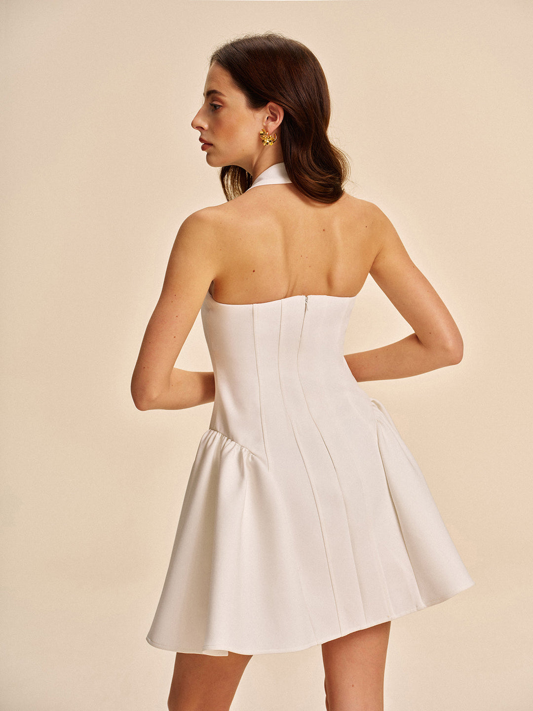 Robe patineuse mini évasée trapèze en lin pour femme, à dos nu et col licou