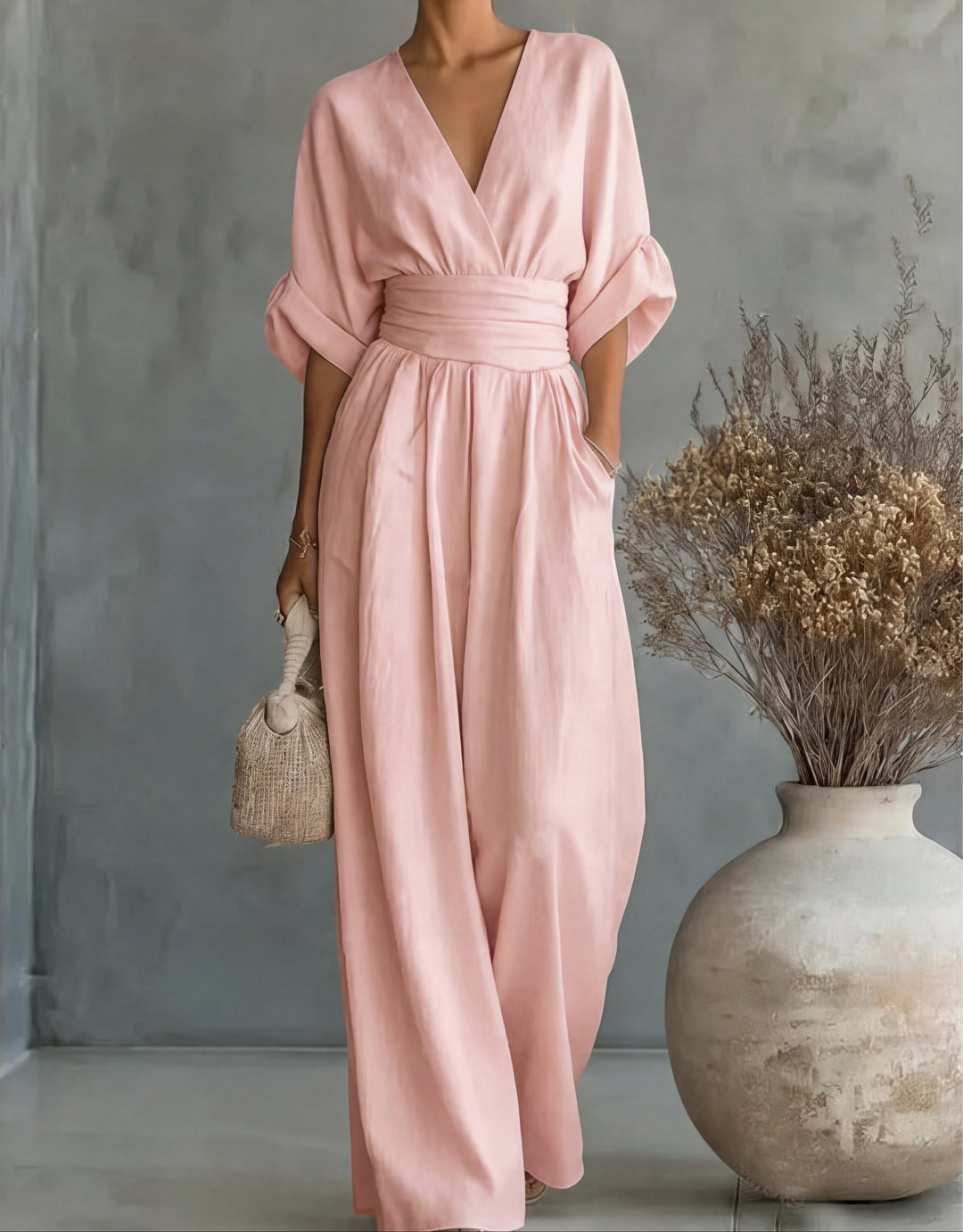 Damski lniany kombinezon z dekoltem w serek, krótkimi rękawami i szerokimi nogawkami