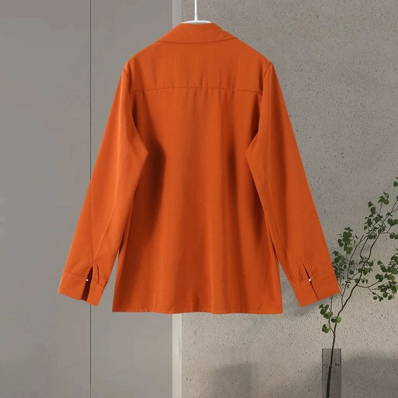 Ensemble deux pièces pour femme composé d’une chemise en lin à manches longues et d’un pantalon