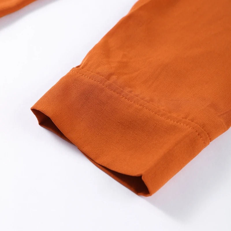 Ensemble deux pièces pour femme composé d’une chemise en lin à manches longues et d’un pantalon