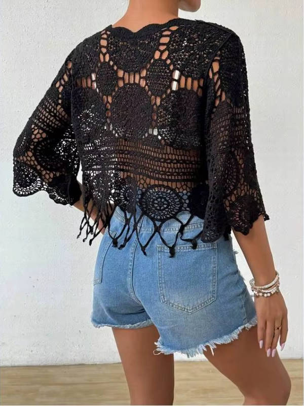Dámský háčkovaný plážový přehoz v boho stylu s třásněmi