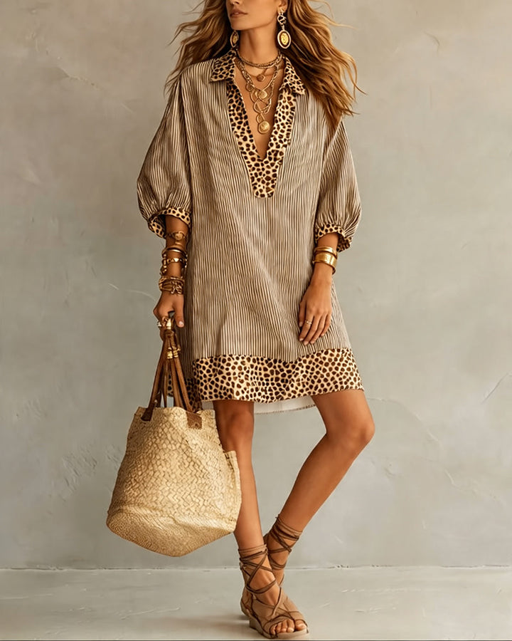 Γυναικείο λινό μίνι φόρεμα-τουακ boho με λαιμόκοψη V σε ίσια γραμμή