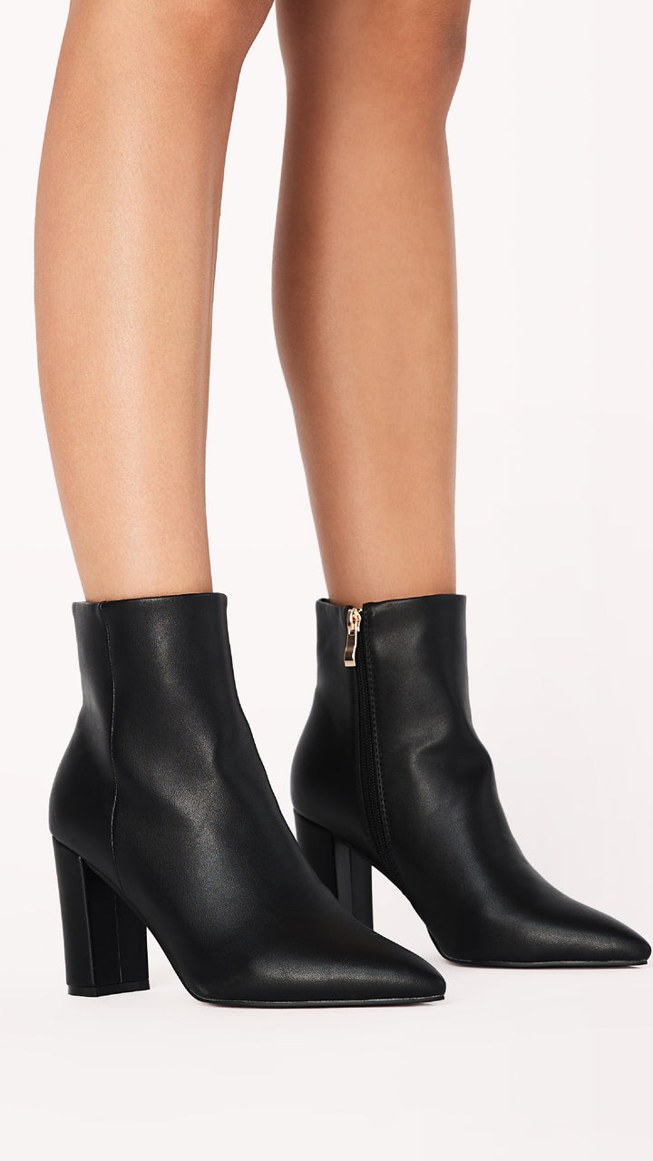Women's Leather Ankle Boots Pointed Toe Block Heel Footwear