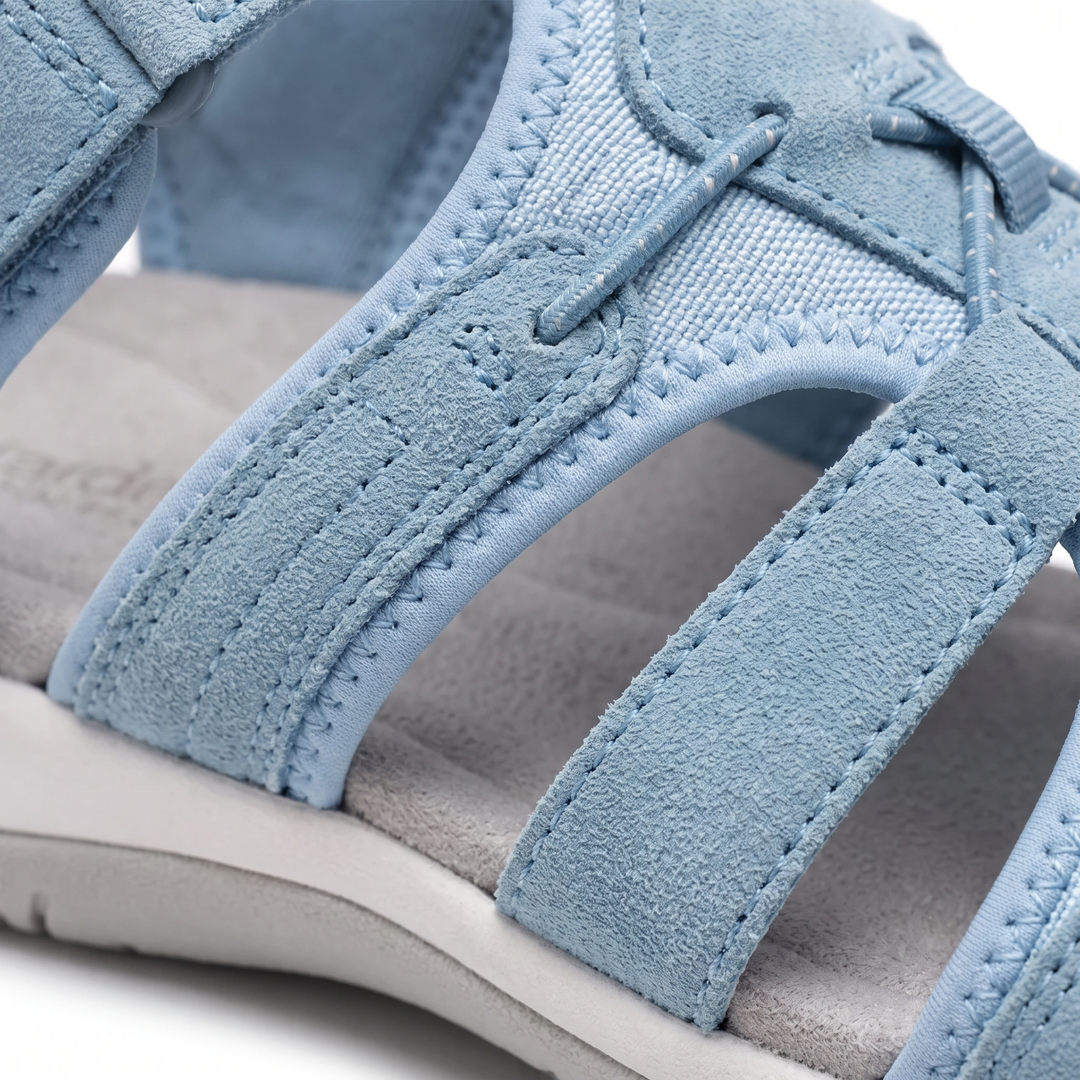 Sandales gladiateur plates en daim pour femmes, à bout ouvert et à brides.