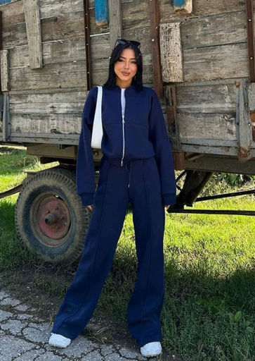 Ensemble deux pièces pour femme comprenant un blouson bomber entièrement zippé en mélange de rayonne et un pantalon à cordon de serrage