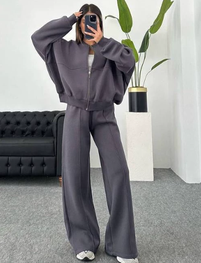 Ensemble deux pièces pour femme comprenant un blouson bomber entièrement zippé en mélange de rayonne et un pantalon à cordon de serrage