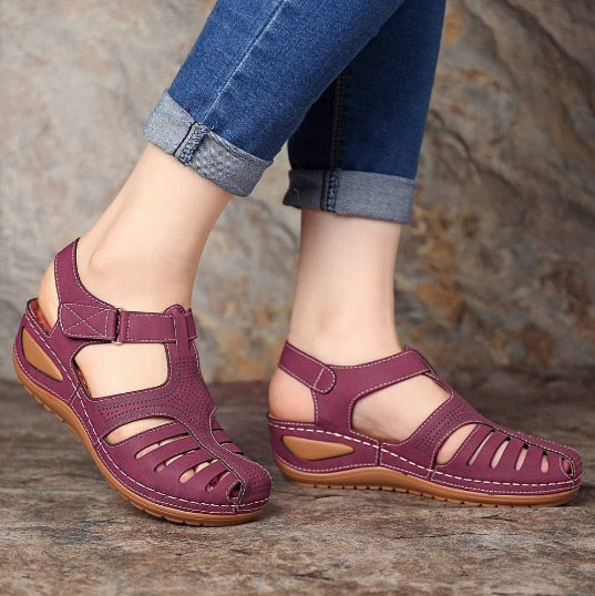 Sandales compensées orthopédiques pour femme en cuir, bout fermé, ajourées