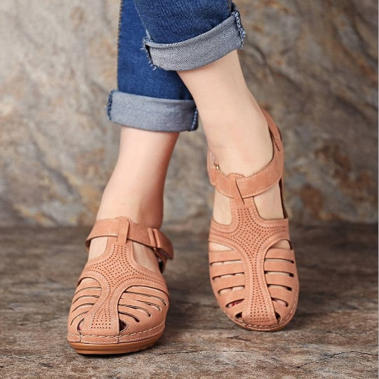 Sandales compensées orthopédiques pour femme en cuir, bout fermé, ajourées