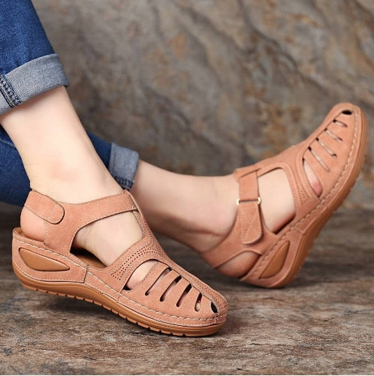 Sandales compensées orthopédiques pour femme en cuir, bout fermé, ajourées