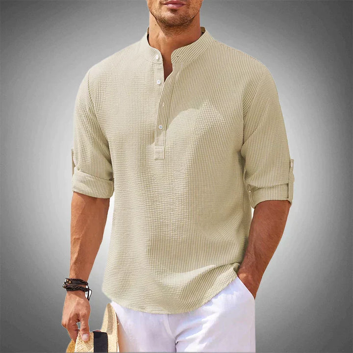 Pánská lněná košile Henley s rukávy vyhrnutými nad lokty